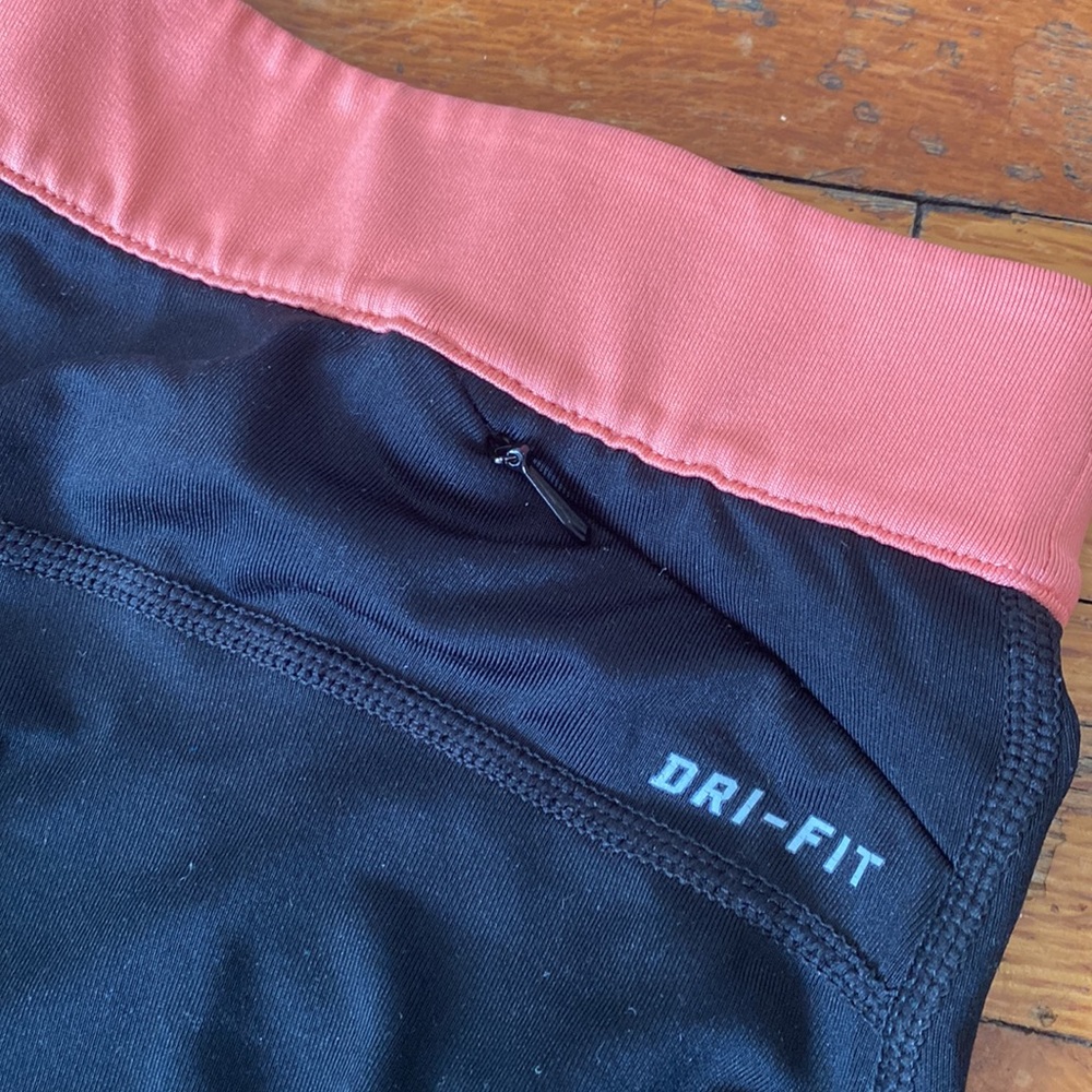 Womens Nike Dri-Fit Black Capri size Medium - Picture 4 of 4
